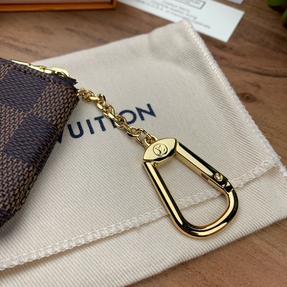 ❇️ 2020 Louis Vuitton Key Pouch in Damier Ebene - Picture 3 of 7